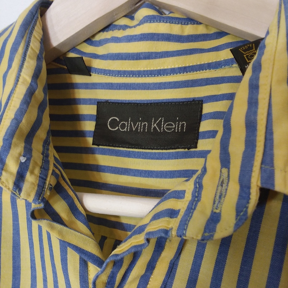 Calvin Klein LG Button-Up - Picture 2 of 5
